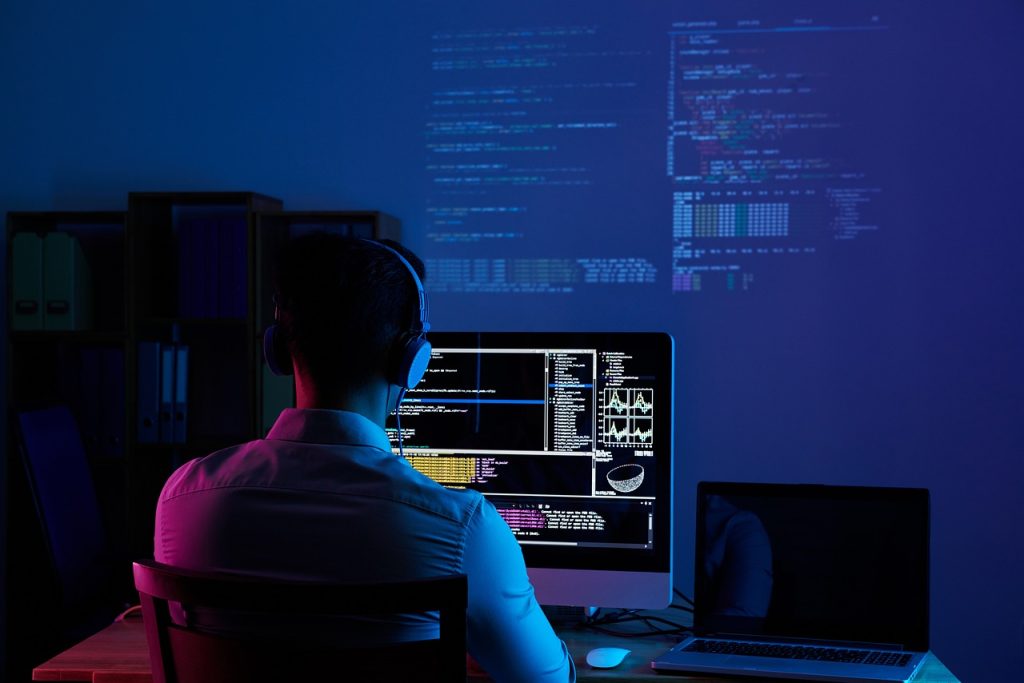 software developer 6521720 1280 2