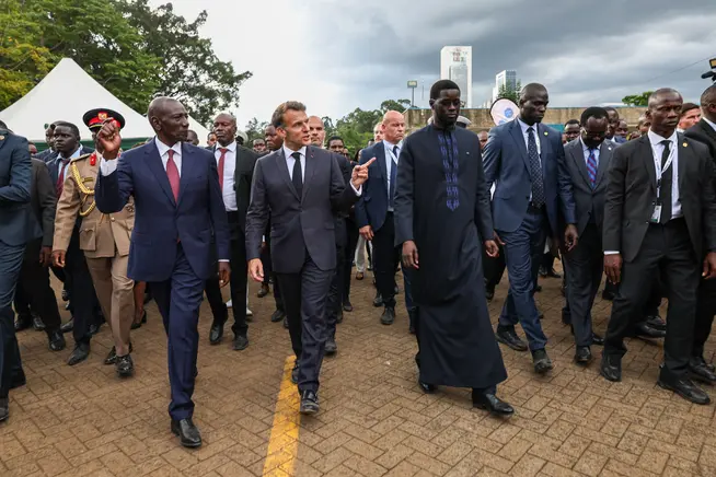 Colonialismo adieu francafrique credits NZZ